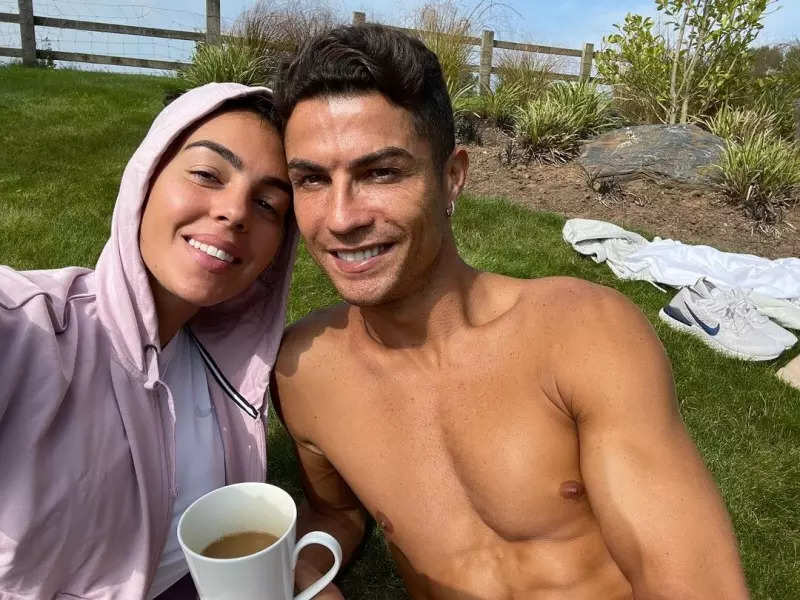 Cristiano Ronaldo sunbathes in Manchester with his girlfriend Georgina and kids, pictures go viral