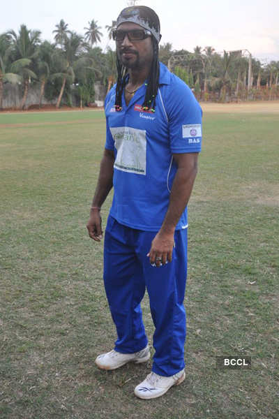 Celebs play for CCL match