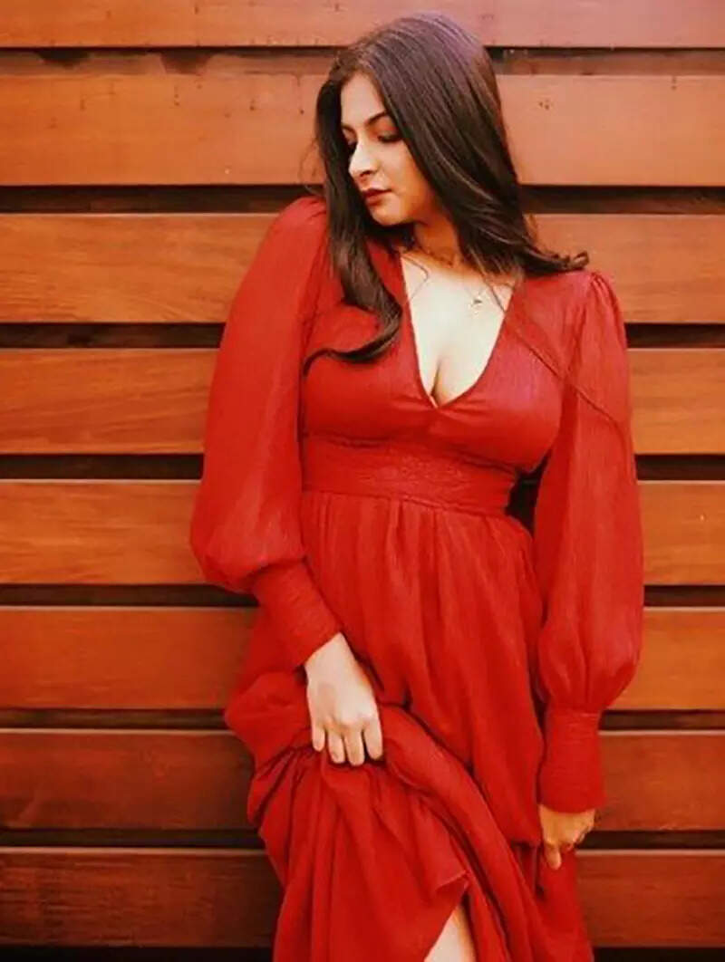 This picture of newly-wed Rhea Kapoor lounging in a pool will fill you with wanderlust