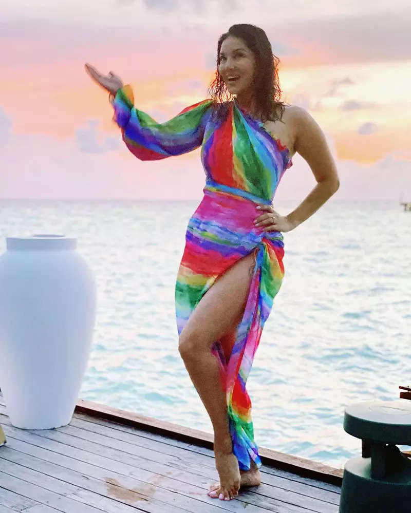 Glamorous pictures of Sunny Leone in a colourful thigh-high slit beachwear will make your heart skip a beat!