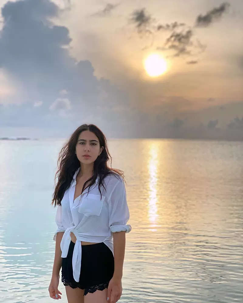 Sara Ali Khan’s beach pictures in pop coloured bikinis will make you crave for a vacation!