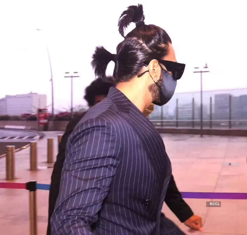 #ETimesSnapped: From Ranveer Singh to Esha Gupta, paparazzi pictures of your favourite celebs