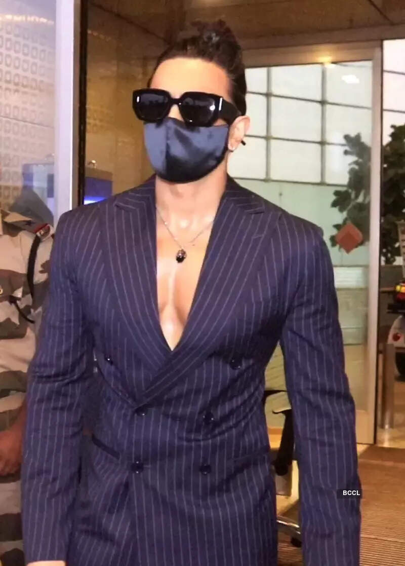 #ETimesSnapped: From Ranveer Singh to Esha Gupta, paparazzi pictures of your favourite celebs