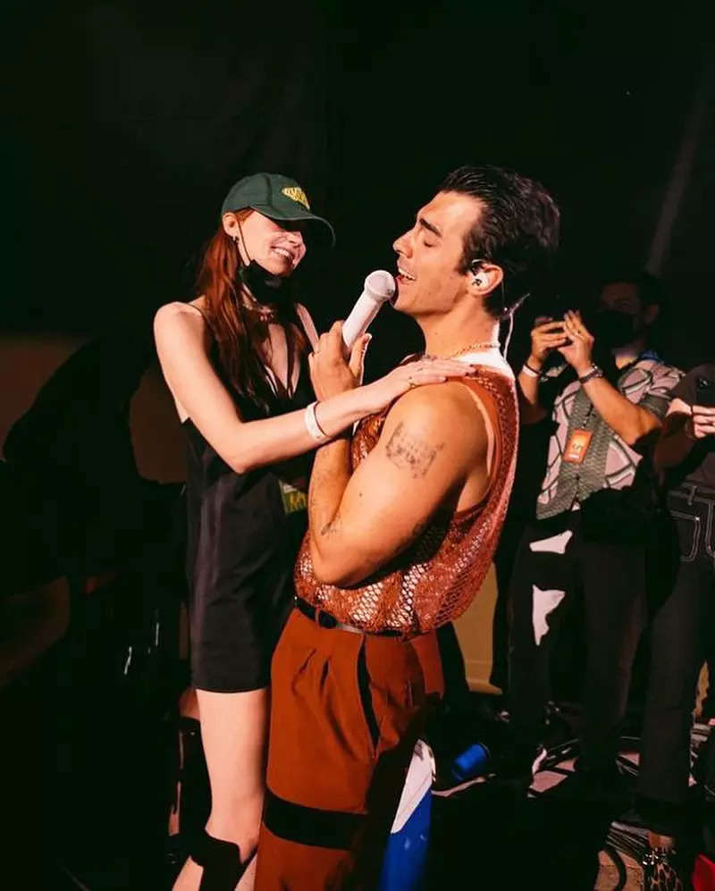 Pictures of Joe Jonas and Sophie Turner sharing a steamy kiss at concert go viral