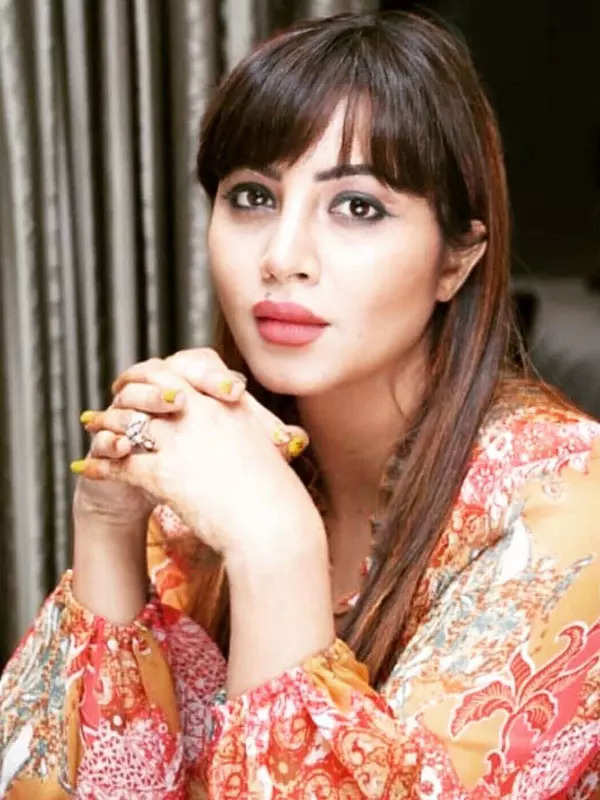 Bigg Boss 14 contestant Arshi Khan's jaw-dropping transformation pictures go viral