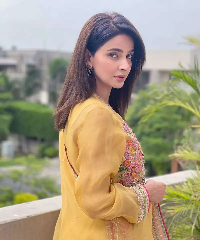 Pictures of Saba Qamar go viral after Pak court issues warrant against her