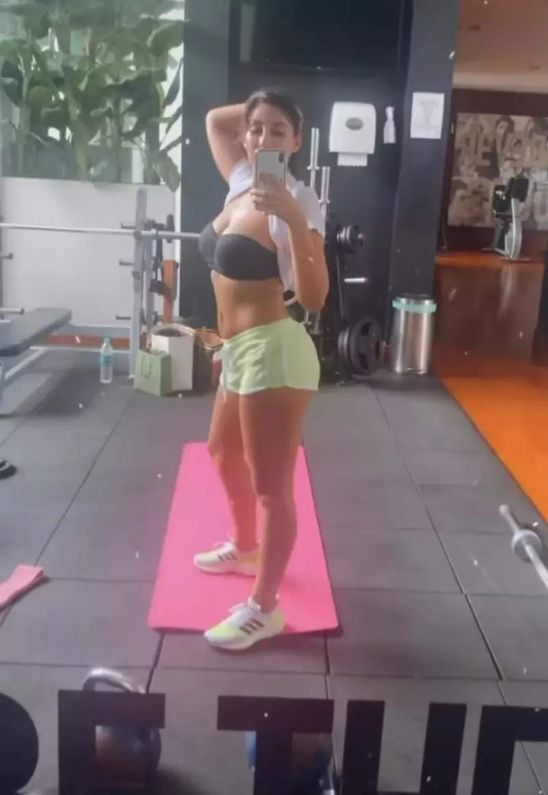 Nora Fatehi flaunts her washboard-abs in sports bra and shorts as she sweats it out in style