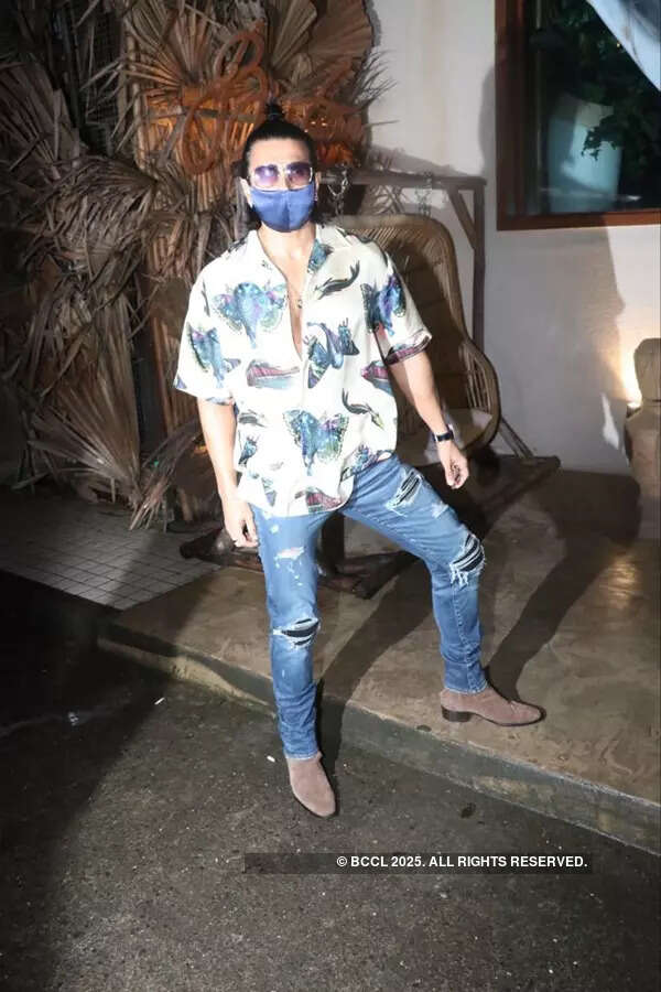 #ETimesSnapped: From Deepika Padukone to Alia Bhatt, paparazzi pictures of your favourite celebs