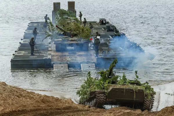 30 pictures from massive military drills in Russia