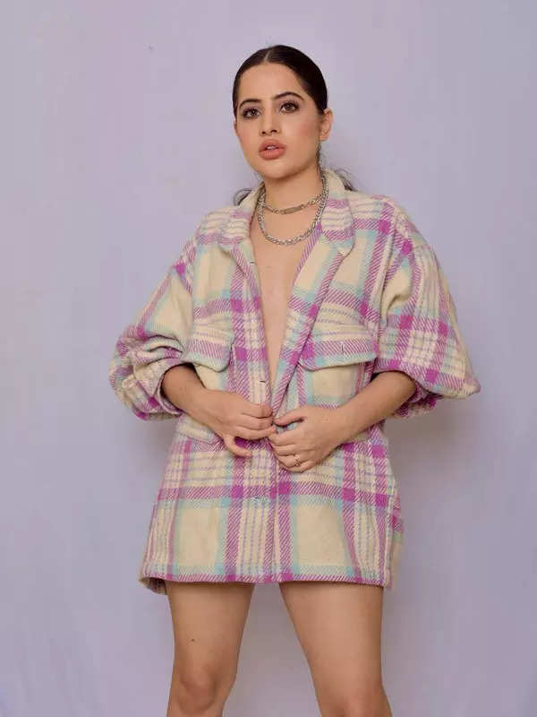 Bigg Boss OTT contestant Urfi Javed raises temperatures in an oversized jacket, pictures go viral
