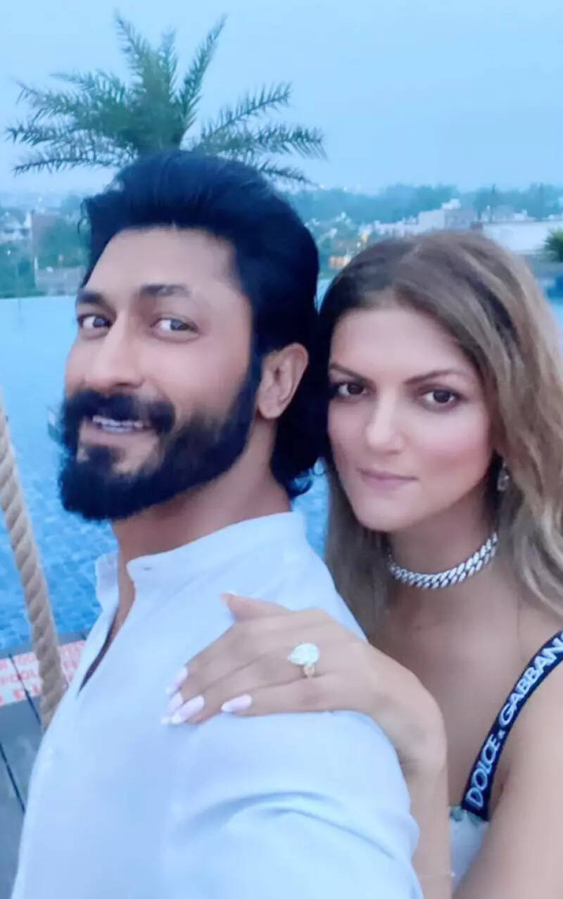 Vidyut Jamwal's sweetest proposal to Nandita Mahtani in the &lsquo;Commando Way' will melt your heart!