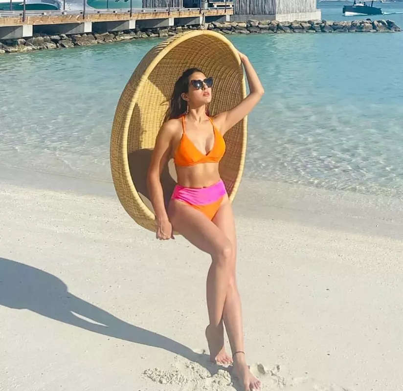 Sara Ali Khan’s beach pictures in pop coloured bikinis will make you crave for a vacation!