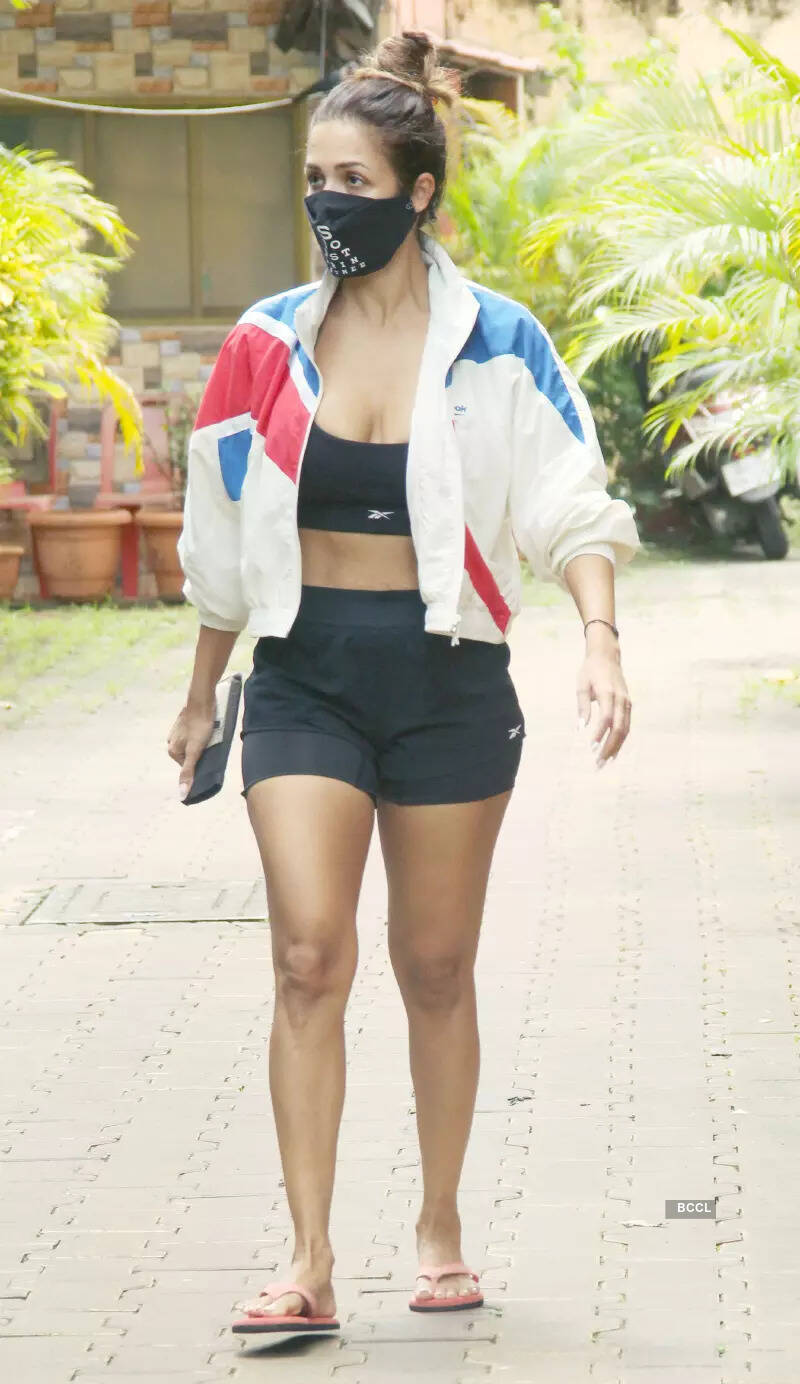 #ETimesSnapped: From Kareena Kapoor to Disha Patani, paparazzi pictures of your favourite celebs