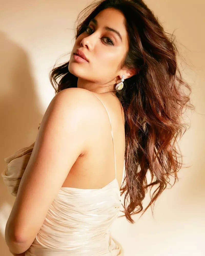 Janhvi Kapoor casts a spell in these glamorous pictures in her deep-cut bodycon dress