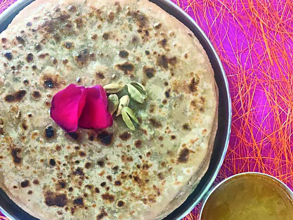 Puran poli, kothimbir vadi, usal pav & aamti: Tuck into these ...