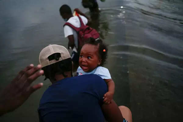 30 pictures of migrants who crossed Rio Grande river to enter US illegally