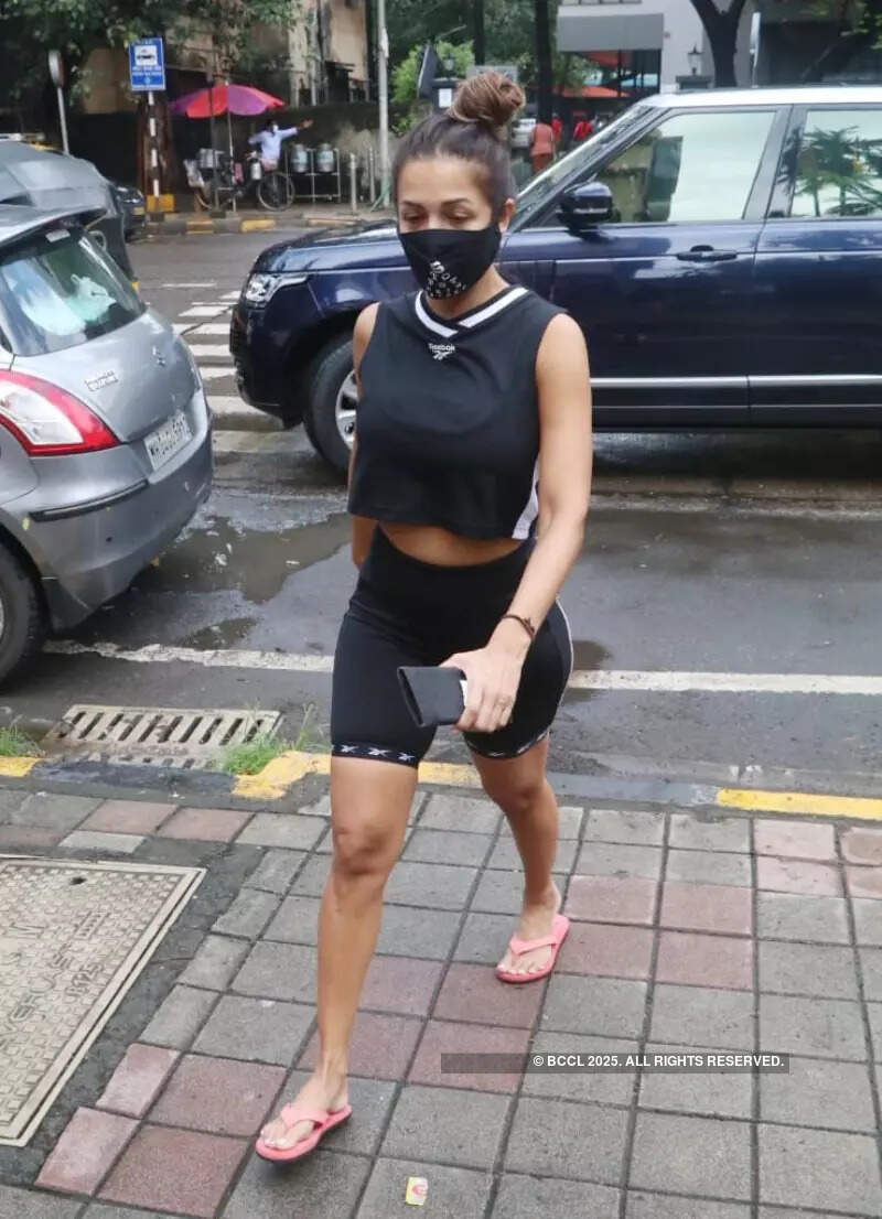 #ETimesSnapped: From Malaika Arora to Janhvi Kapoor, paparazzi pictures of your favourite celebs