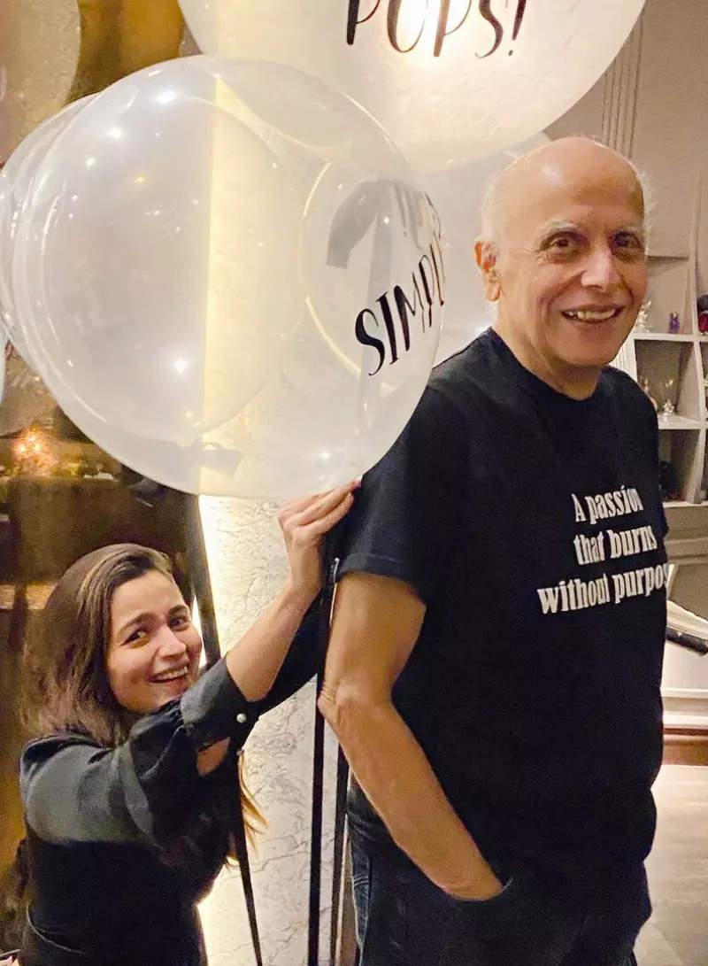 Lovely pictures of Alia Bhatt celebrating birthday of Mahesh Bhatt with beau Ranbir Kapoor are simply unmissable!