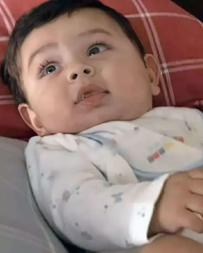 Birthday girl Kareena Kapoor Khan enjoys romantic moment with Saif Ali Khan on her beach getaway