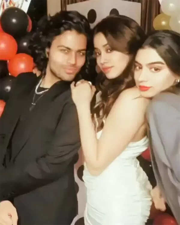 These kissing and hugging pictures of Janhvi Kapoor and rumoured ex Akshat Ranjan go viral