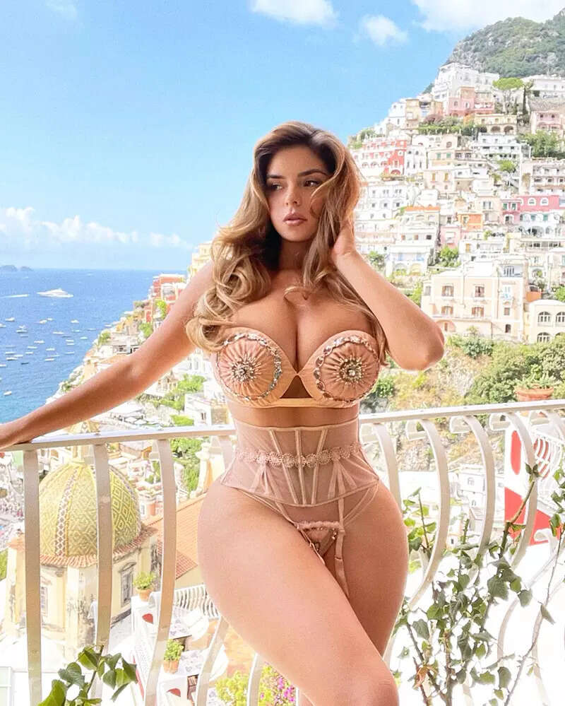 Mesmerising pictures of Instagram sensation Demi Rose as an Egyptian Queen