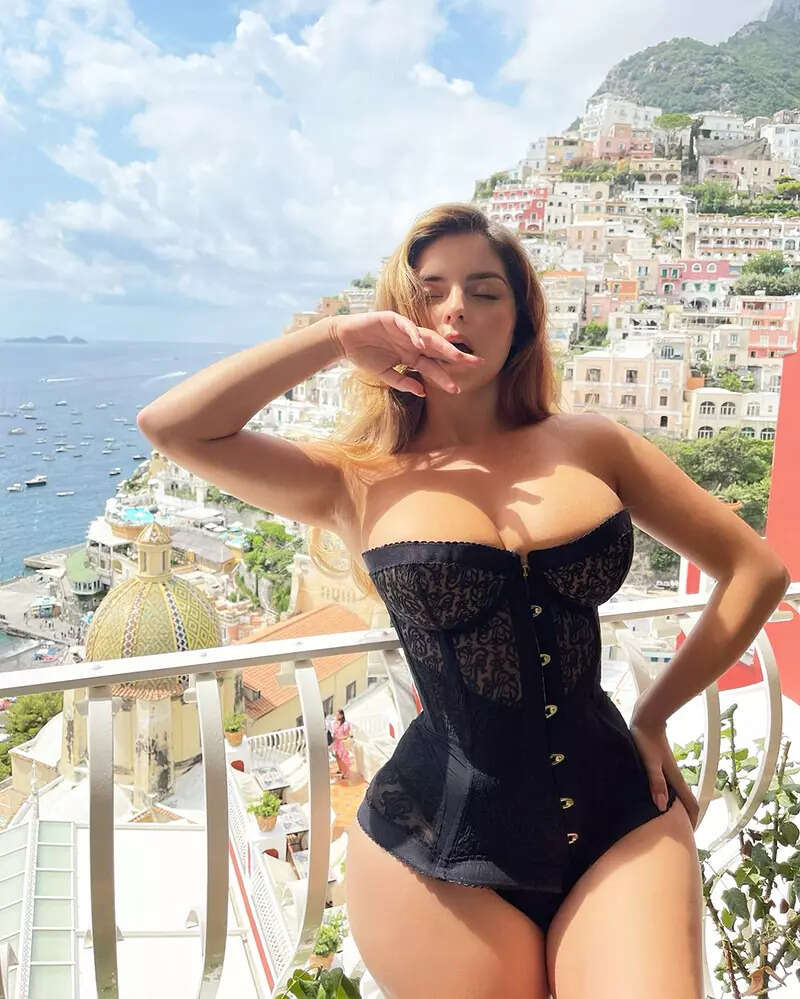 Mesmerising pictures of Instagram sensation Demi Rose as an Egyptian Queen