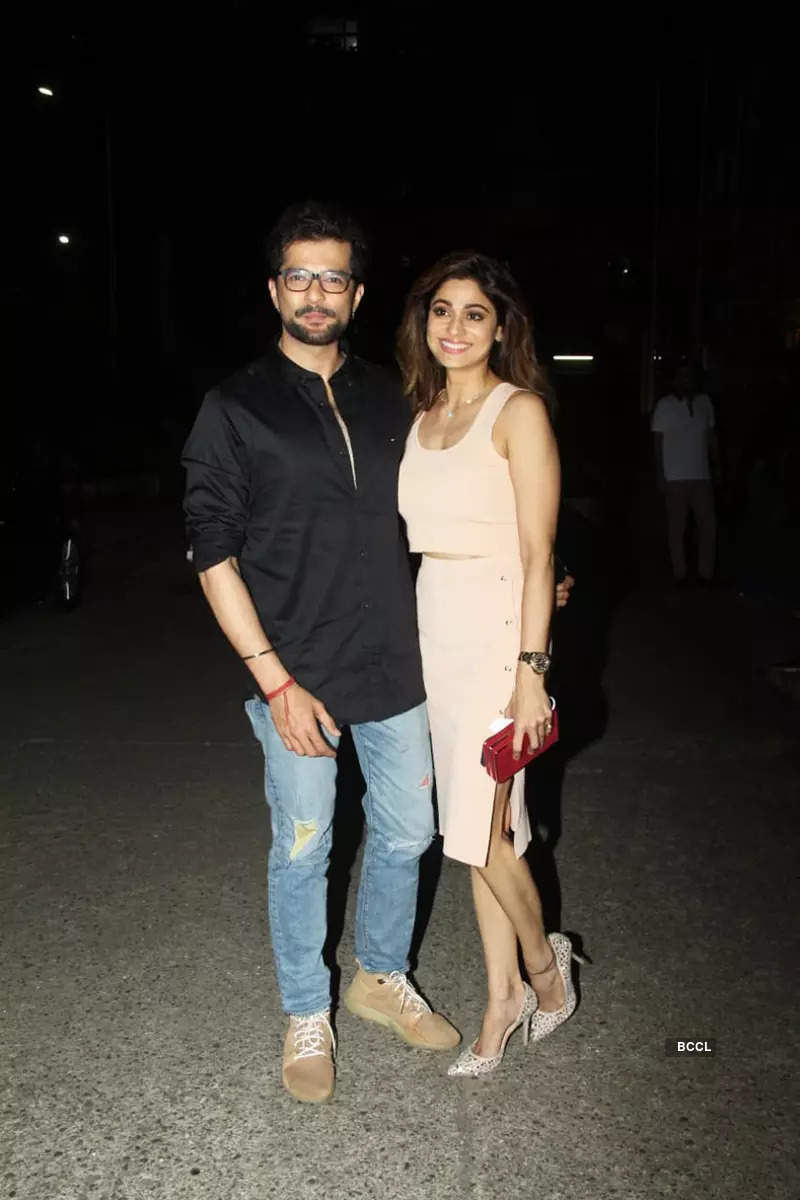 Lovebirds Shamita Shetty and Raqesh Bapat are painting the town red with their mushy pictures from their dinner date