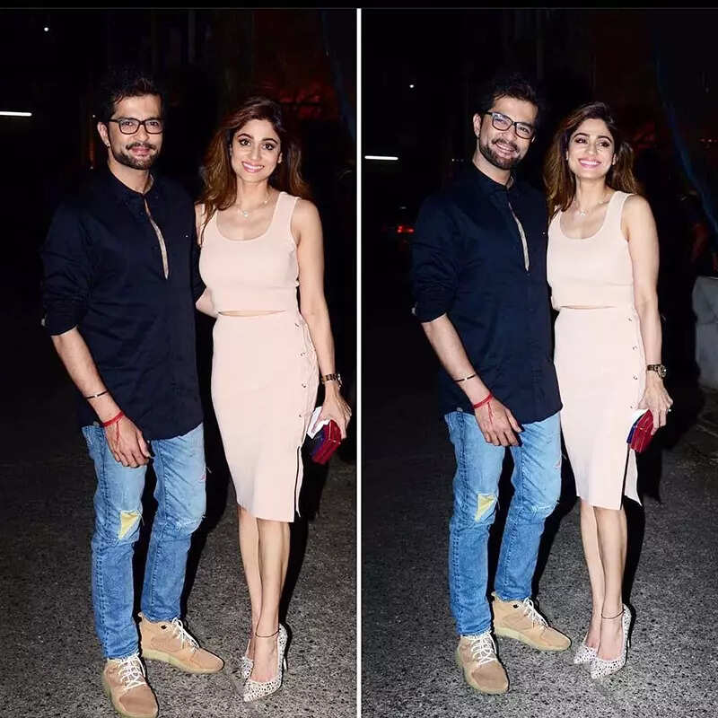 Lovebirds Shamita Shetty and Raqesh Bapat are painting the town red with their mushy pictures from their dinner date