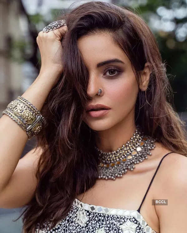 <BR> sets the temperature soaring with these pictures!