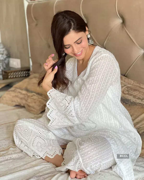 <BR> sets the temperature soaring with these pictures!