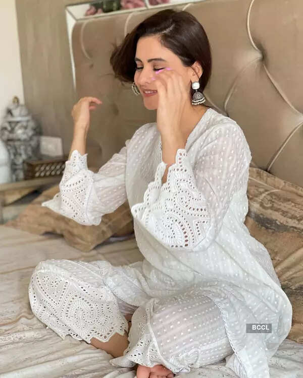 <BR> sets the temperature soaring with these pictures!