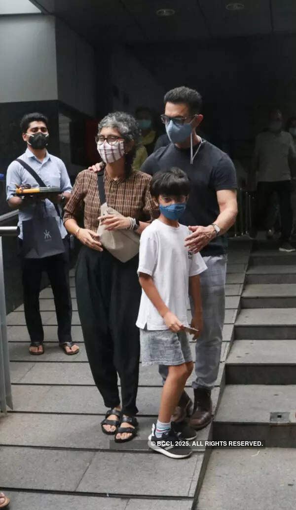 #ETimesSnapped: From Sara Ali Khan to Shamita Shetty, paparazzi pictures of your favourite celebs