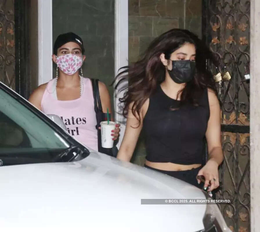 #ETimesSnapped: From Salman Khan to Sara-Janhvi, paparazzi pictures of your favourite celebs