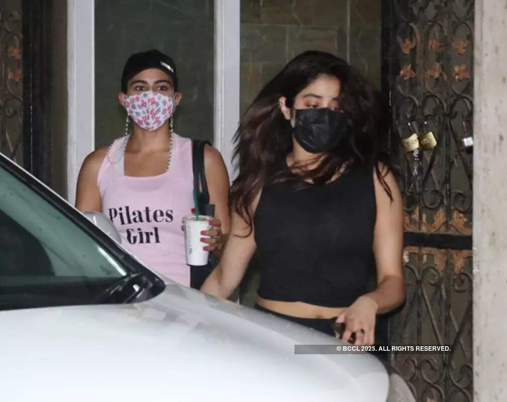 #ETimesSnapped: From Salman Khan to Sara-Janhvi, paparazzi pictures of your favourite celebs