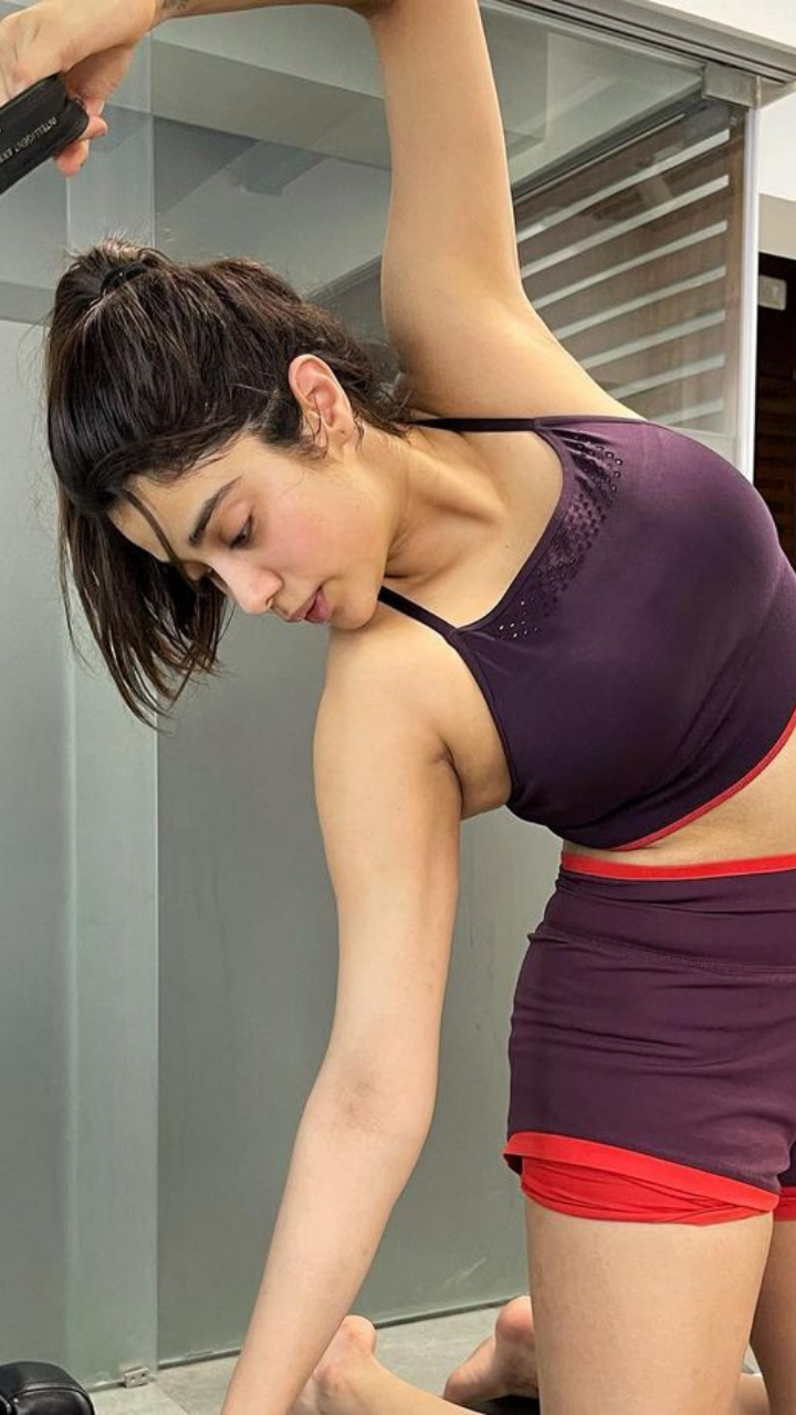 Weight-loss tips to take from Janhvi Kapoor