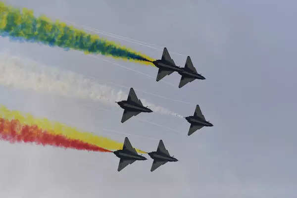 30 spectacular pictures from China’s biggest air show