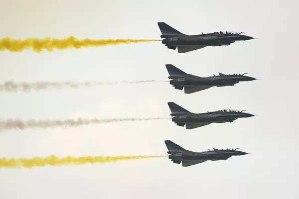 30 spectacular pictures from China’s biggest air show