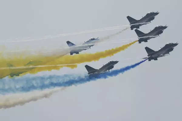 30 spectacular pictures from China&rsquo;s biggest air show