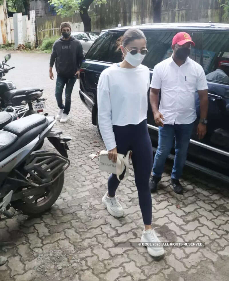 #ETimesSnapped: From Mouni Roy to Alia-Ranbir, paparazzi pictures of your favourite celebs