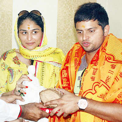 Pictures of famous personalities at shrines