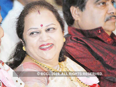 Nitin Gadkari's b'day bash