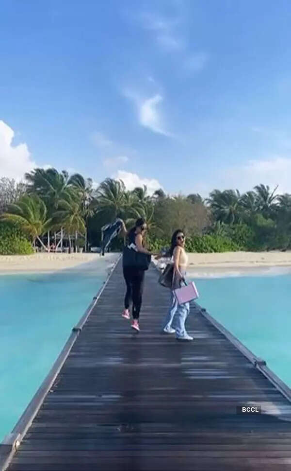 Amyra Dastur's pictures from Maldives vacation will give you major wanderlust goals