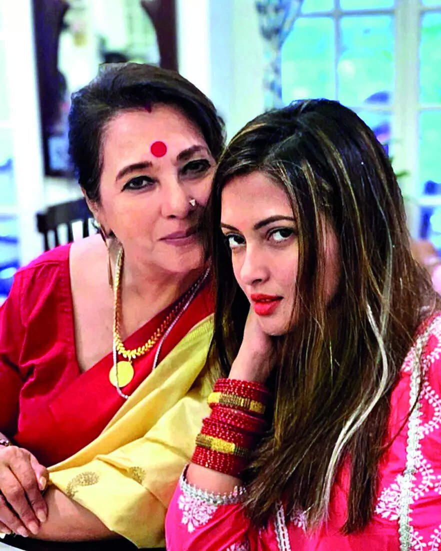 puja: I really miss Amma during Puja : Riya Sen | Bengali Movie News ...