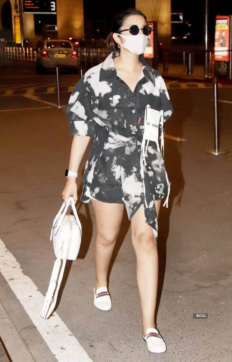 #ETimesSnapped: From Kareena Kapoor to Malaika Arora, paparazzi pictures of your favourite celebs