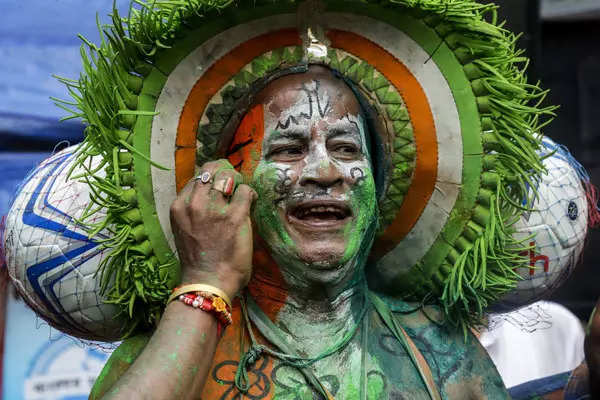TMC workers celebrate Mamata Banerjee's victory in bypoll