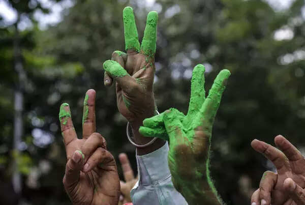 TMC workers celebrate Mamata Banerjee's victory in bypolls