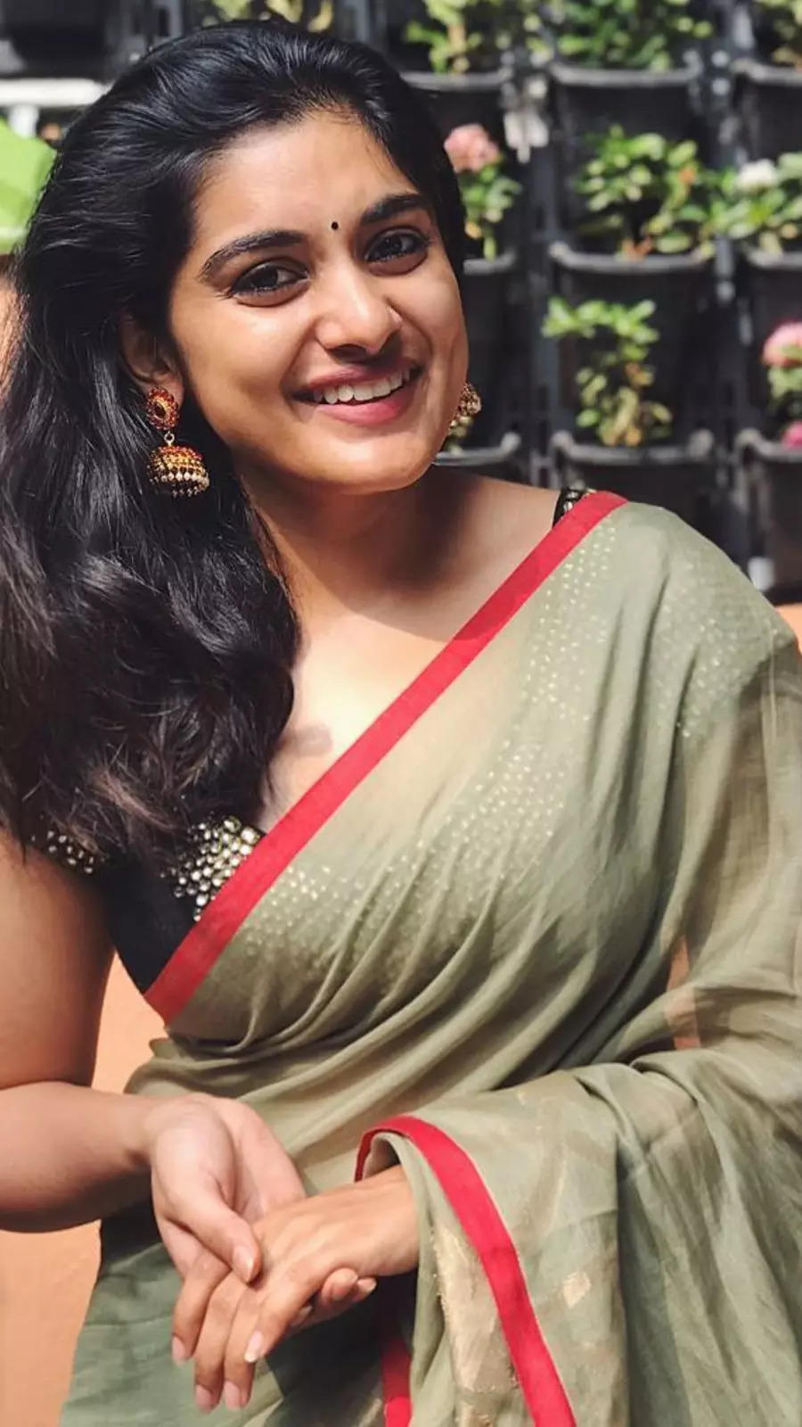 niveda thomas navel