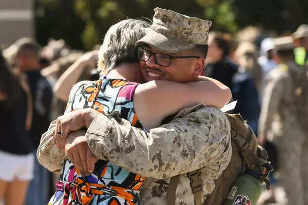 Tear-jerking images of US Marines who returned home