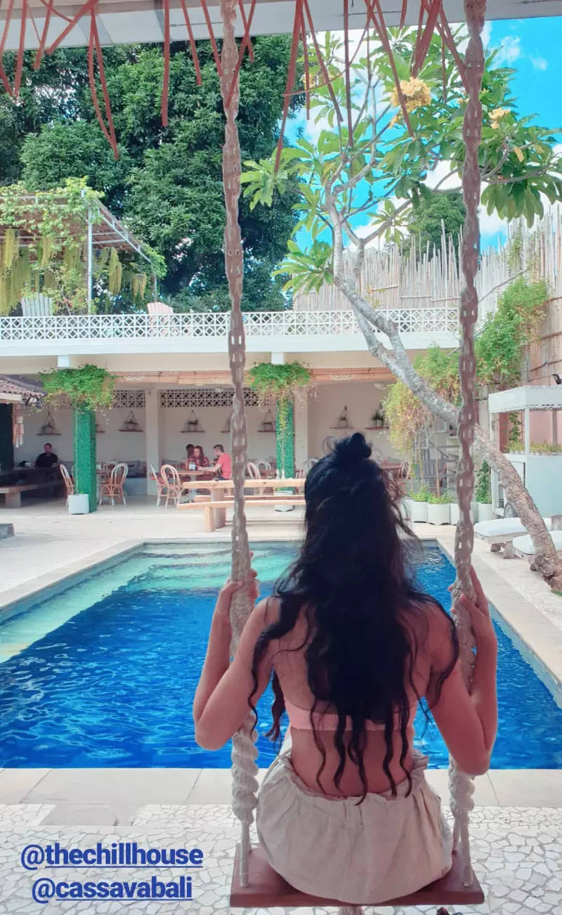 Sarah Jane Dias sets internet ablaze with her stunning beach vacation pictures in stylish bikinis