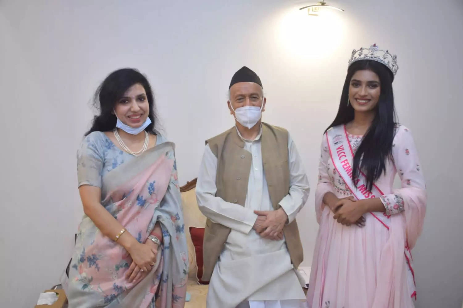 Femina Miss India 2020 runner-up Manya Singh meets Maharashtra governor